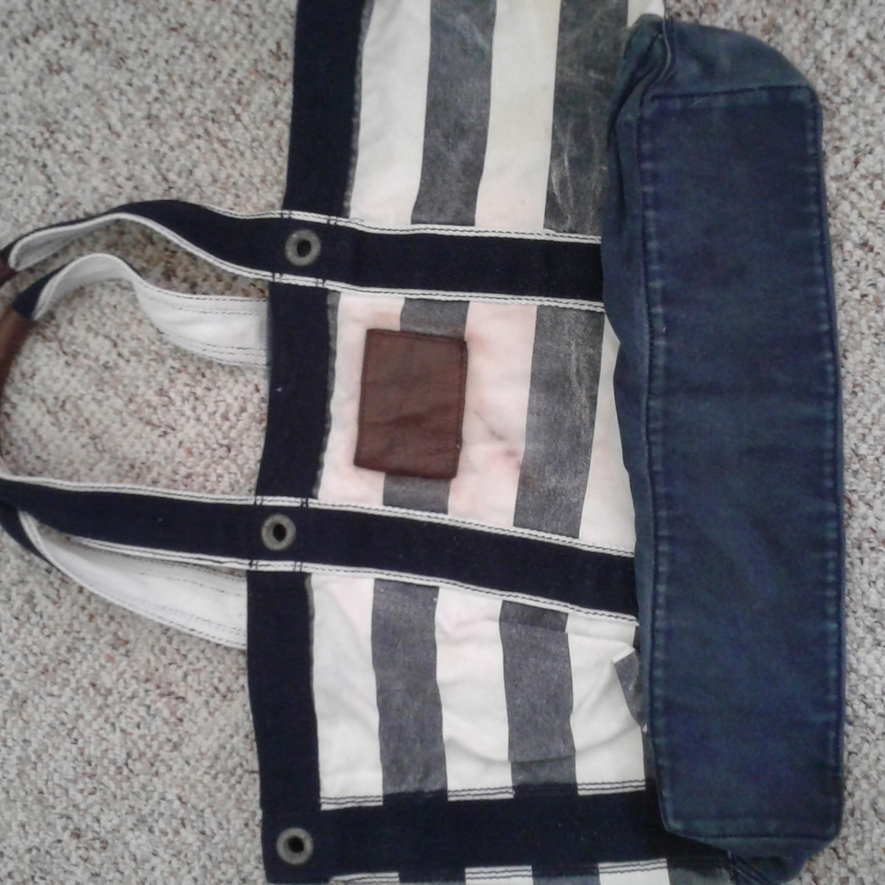 Abercrombie and Fitch bag size large